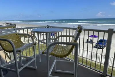Image de Newly renovated New Smyrna Beach Oceanfront Condo