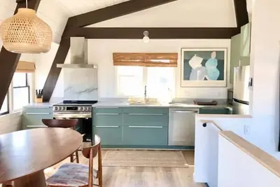 Image de Stylish Oceanfront 70s A-Frame, Fully Renovated