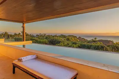 Image de 3 Bedroom 3. 5 Bathroom Luxury Condo with Private Pool, Cook and Ocean views