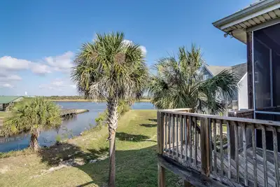Image de Located on Crystal River with a magnificent view over the river
