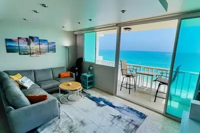 Image de Oceanfront Oasis: Beachfront Gem and Ocean Vistas