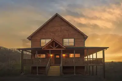 Image de 5-star rated spacious cabin tranquility with unobstructed mountain views!