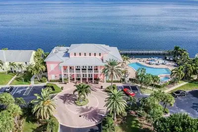 Image de Just Renovated! Stunning Waterfront Views 2br Hideaway at Coquina Key, St Pete!