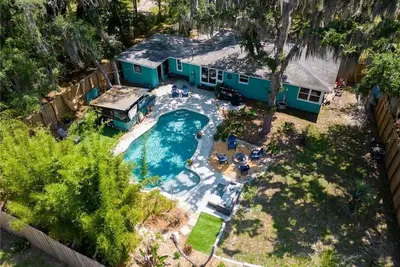 Image de Amelia Island Beach Cottage 3br\/2ba w\/private pool and hot tub, spacious parking