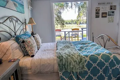 Image de Lakeview Bed\/Bathroom Private & Free Parking 🅿