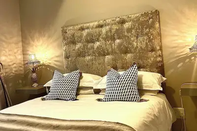 Image de Centrally Located and Within Walking Distance to Everything