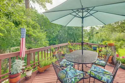 Image de Lovely Bryan Home w\/ Deck - 4 Mi to Kyle Field!