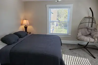 Image de A newly renovated house in the heart of Hamilton - 5 minutes from Spooky Nook!