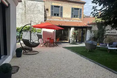 Image de Maison de charme au centre de Moulins, avec jardin et terrasse, tout confort inclus
