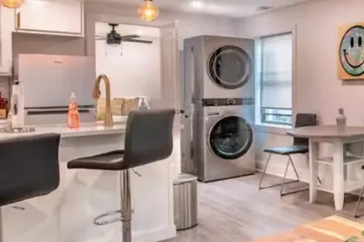 Image de Stylish Remodel in Central Kc