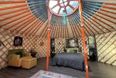 Image de Gaia Yurt | Cedar Hot Tub | 1 hr to Skiing & Mt Rainier