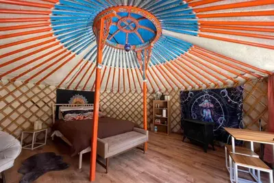 Image de Heart Yurt | Cedar Hot Tub | 1 hr to Skiing & Mt Rainier