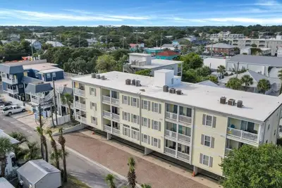 Image de 2 Bed Condo Walk to the Beach