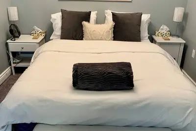 Peaceful Bay Getaway! The entire lower level private guest suite is all yours!