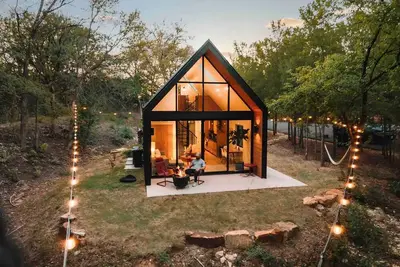 Image de Forest Edge at Live Oak Lake - Modern Cabin