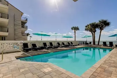 Image de Happy place on the beach, totally renovated with great views!
