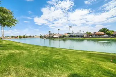 Image de Gorgeous Lakefront Patio home in McCormick Ranch w/ Casita! !
