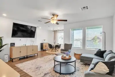 Image de Tranquil Retreat 15-17 min from Cota, Tesla factory & the Airport. Private patio