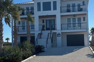 Image de Oceanfront and soundfront home with incredible views!