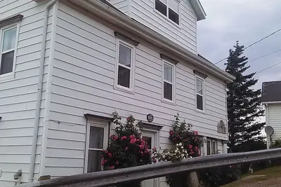 Image de Welcome to Dolphin's Rest! Your Historic Oceanfront Getaway Awaits!