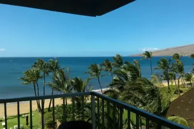 Image de Top Floor Beachfront Condo with Ocean view