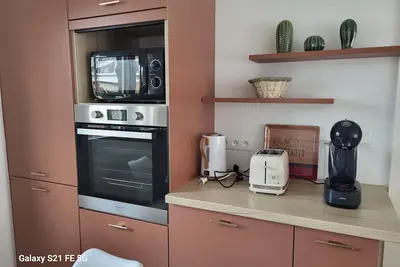 Image de Proche Centre Ville, Appartement Pour 6 Voyageurs Comprenant 3 Suites