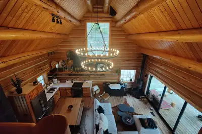 Image de Private Luxury River Front Log Cabin in Cle Elum: Hot Tub, Mountain Views, 9 Acres