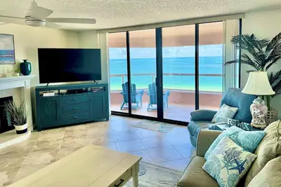 Image de On Beach End Unit @ Crescent Beach Club. Amenities Galore w/Amazing 320° Views! !
