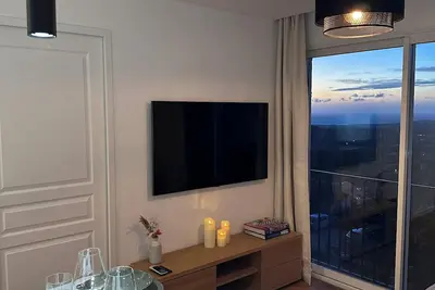 Image de Appartement Contemporain Rénové Entre Terre et mer Avec Piscine