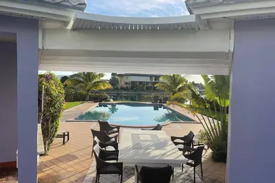Image de European designed townhouse with boat dock access and 5 mins walk from beach.