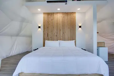 Image de Luxury Glamping Dome “Sol” in countryside with hot\/tub near Hot Springs