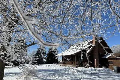 Image de Enjoy a memorable visit when you stay at Spring Branch Cabin.