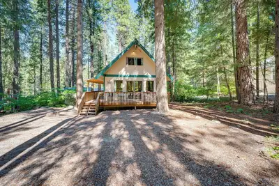 Image de Peaceful Leavenworth Cabin with Deck & Fire Pit!