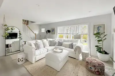 Image de Our newly renovated beach house is walking distance to Peconic Bay.