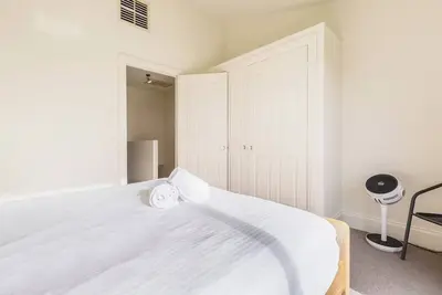 Image de Charming Blend 2br with Parking!