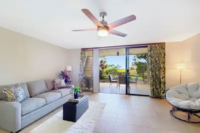 Image de Beautiful condo in quiet area close to restaurants, shopping and golfing.
