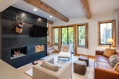 Image de Luxury & Location Closet Vrbo to Lifts, Designer Home, Private Spa, Walk to Town