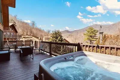 Image de Amazing Views, Ctr of Maggie! Hot Tub, Mins to Golf, Hiking, Casino, Asheville!