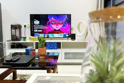 Image de City Area High Rise Studio Apartment 4k Netflix!