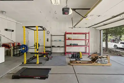 Image de *Home Gym* A/C* Fenced-in Yard