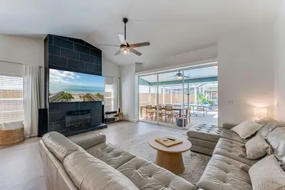 Image de Lakeside Oasis: Your Private Pool Escape at Tarpon Springs Lake