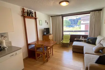 Image de Superbe studio rénové, plein sud, au pied des pistes avec parking et balcon – 4 pers, Montgenèvre