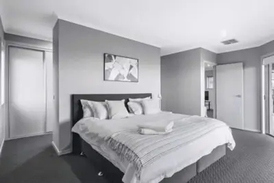 Image de Divine Views on Roper - Glorious three bedroom, two bathroom townhouse with views to die fo!