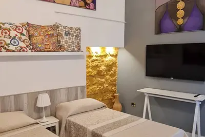 Image de Renovated old house in Theater Square within walking distance of the Via Atenea
