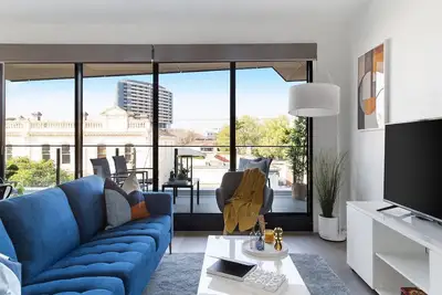Image de Caulfield Elegance: Chic Abode