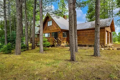 Image de Hot Tub, 2 King Suites, <2 miles to golf & biking, decks, wood firepit/fireplace