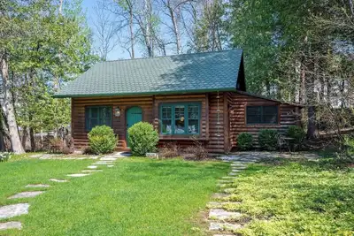 Image de Private Duplex w\/2 Studios | Large Yard for Outdoor Fun