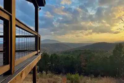 Image de Secluded mountaintop cabin, 40 acres, views of Buffalo River below & wildlife