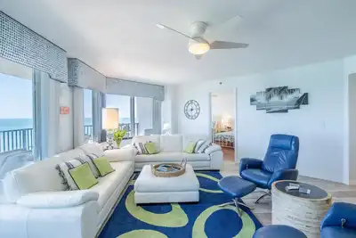 Image de Luxury Oceanfront, completely updated 3br/3ba 11th Floor Condo!