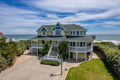 Beach Haven-Oceanfront, awesome ocean views, newly remodeled! !
